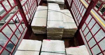 三沙 黄金麻花岗岩荔枝面，光面毛板装车完成