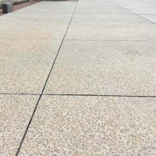 三沙 黄金麻花岗岩石板材荔枝面地面铺装效果