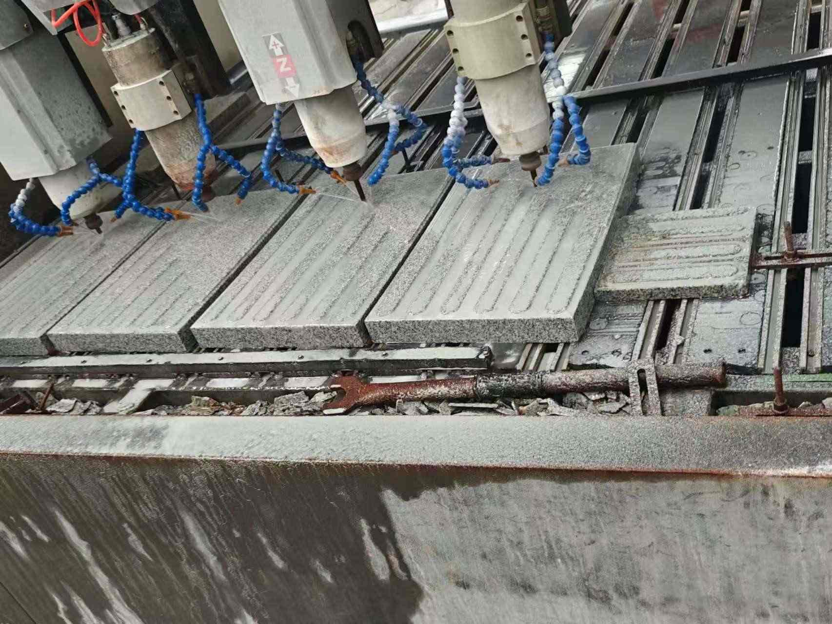 三沙 芝麻白花岗岩荔枝面盲道雕刻