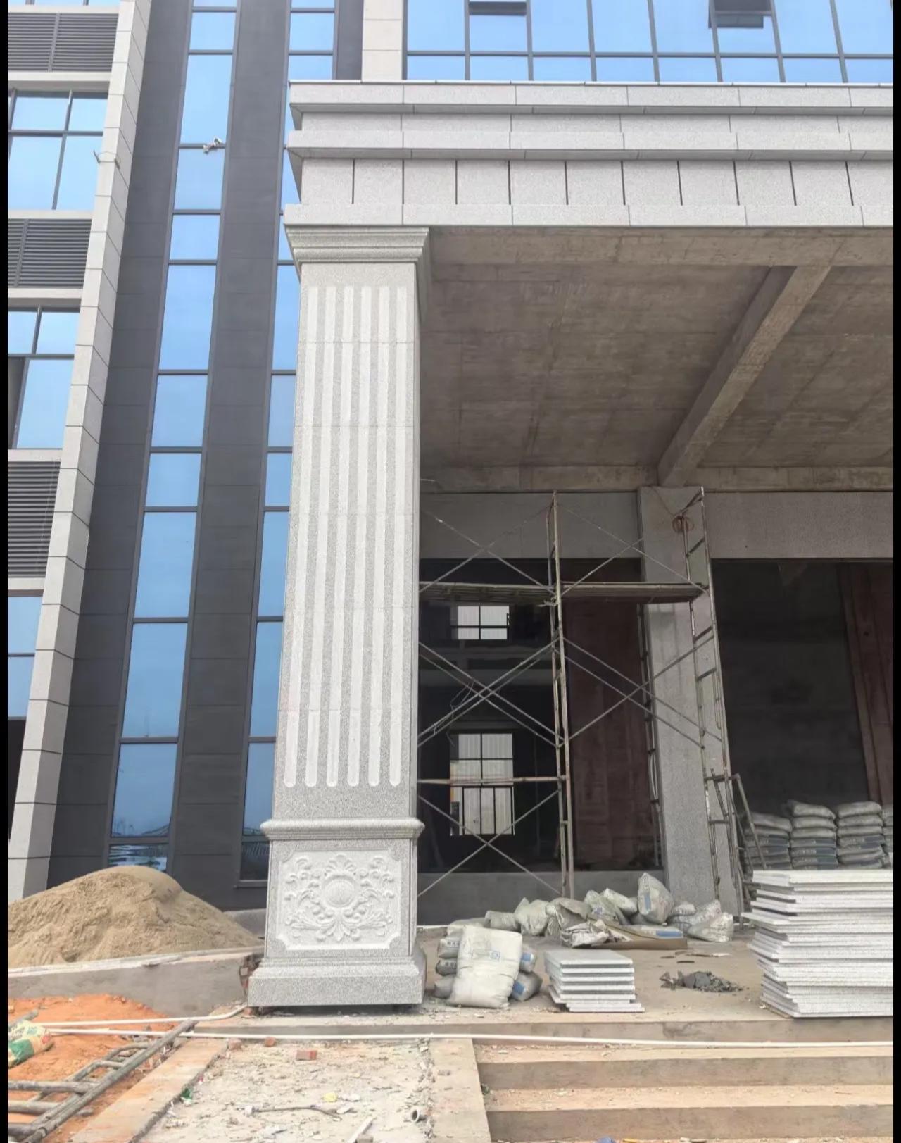 三沙 芝麻白光面花岗岩门楼大柱（罗马柱）配雕花底座