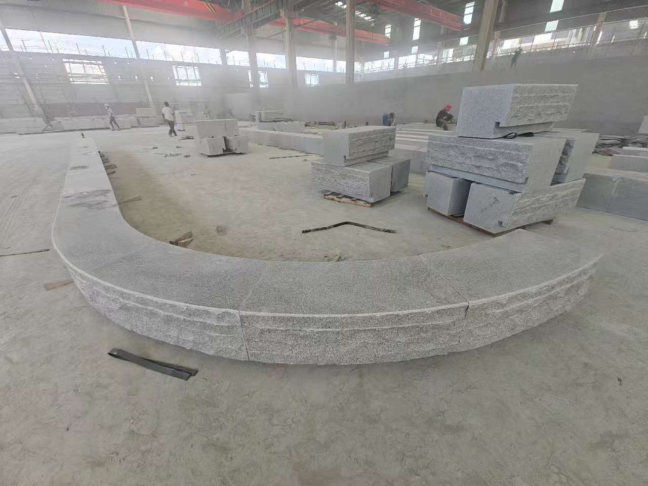 三沙 芝麻白异形坐凳，自然面光面弧形加工