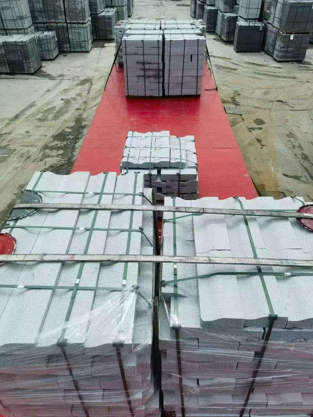 三沙 芝麻白仿形加直形路沿石出货日常