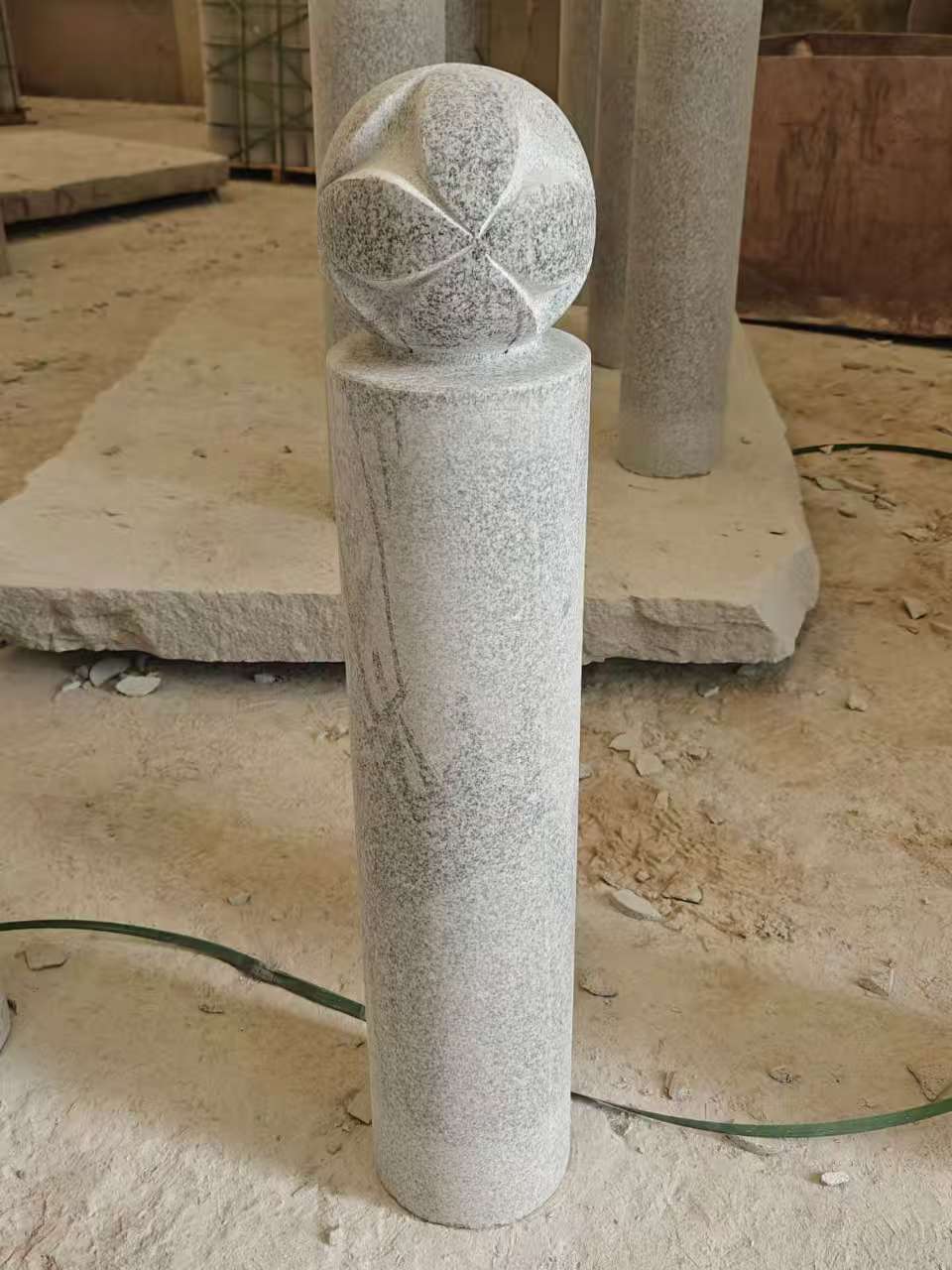 三沙 芝麻白花岗岩石材挡车石柱、停车柱、圆柱挡车柱、方柱挡车柱等