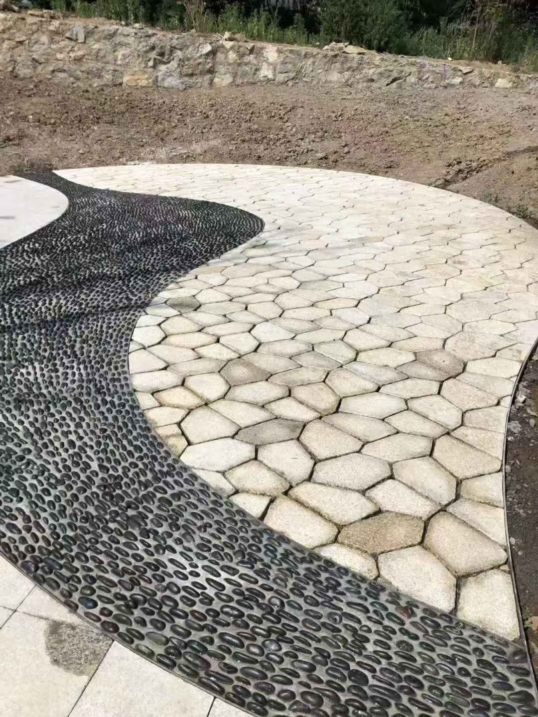 三沙 黄金麻冰裂纹地铺石工地铺装案例