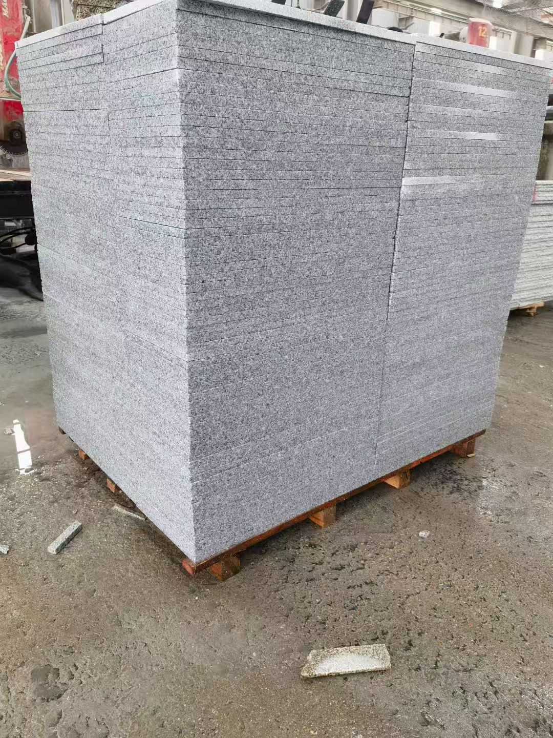 三沙 芝麻白火烧面1.8厚300*600地铺石，尺寸标准，厚薄均匀