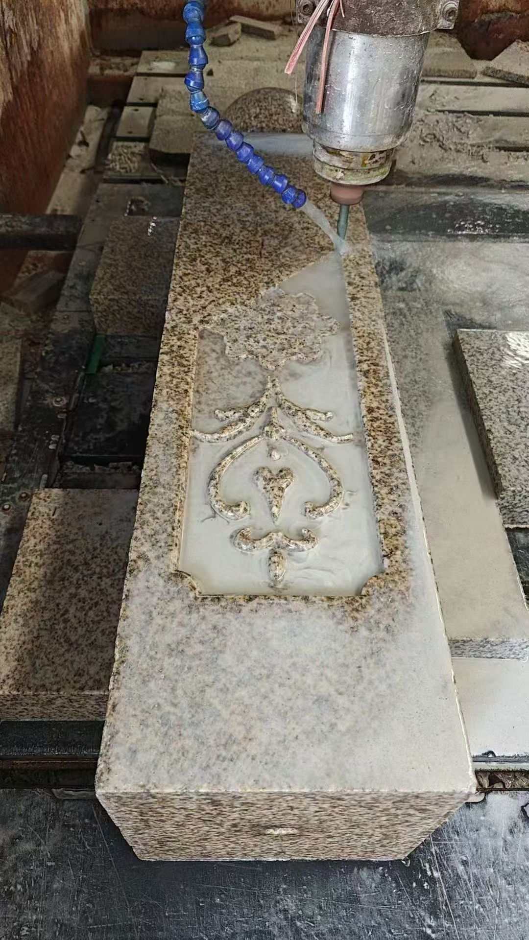 三沙 黄金麻花岗岩异形加工雕刻栏杆大柱