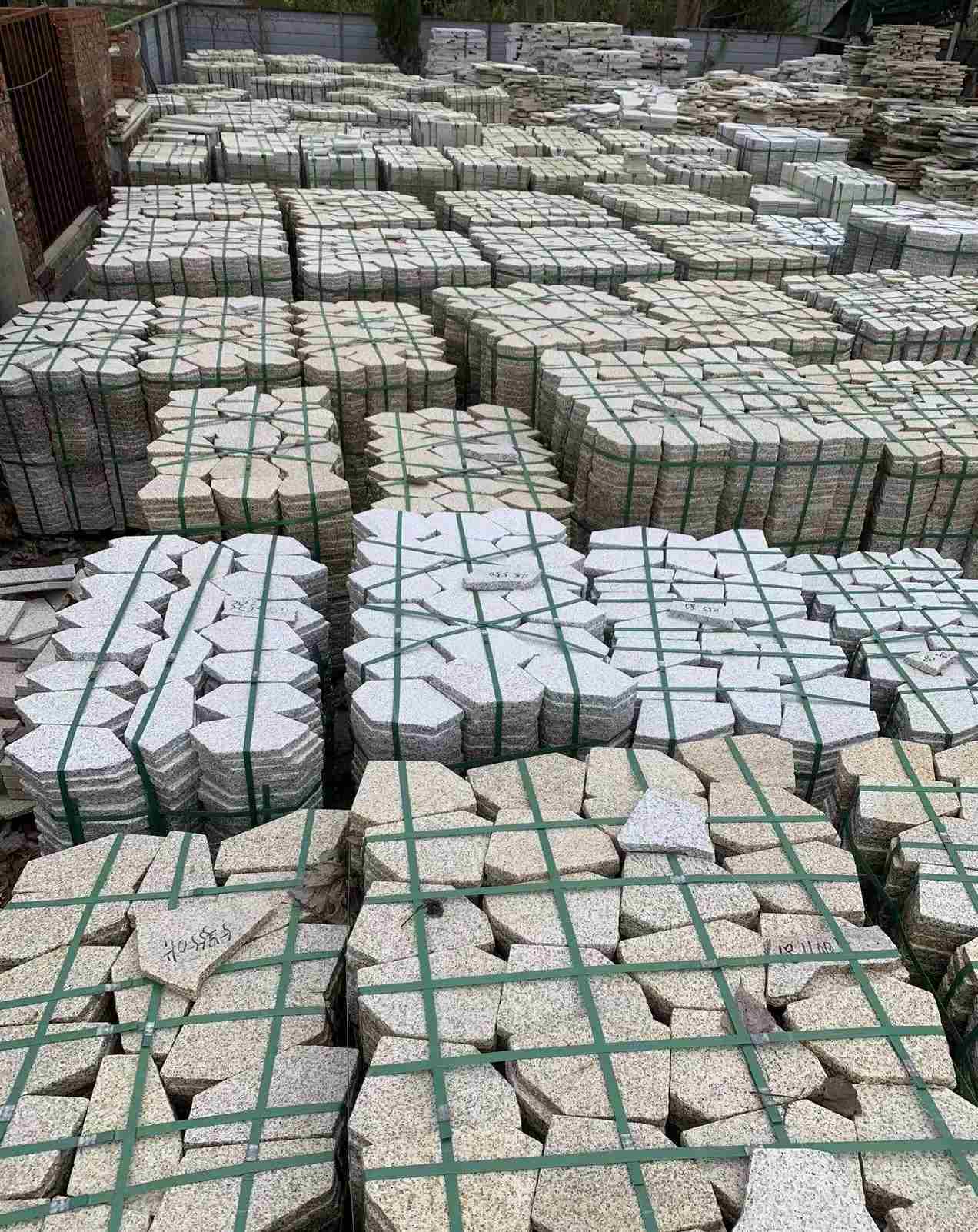 三沙 黄金麻白麻花岗岩荔枝面地铺石(冰裂纹)