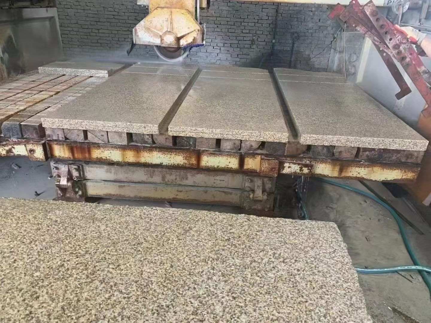 三沙 黄金麻荔枝面成品板加工