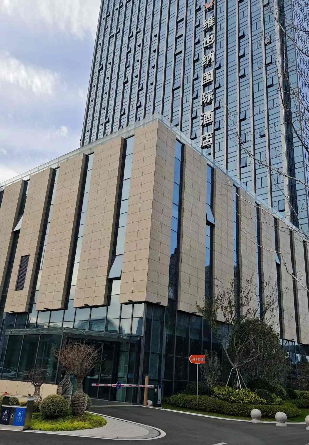 三沙 黄金麻花岗岩外墙干挂