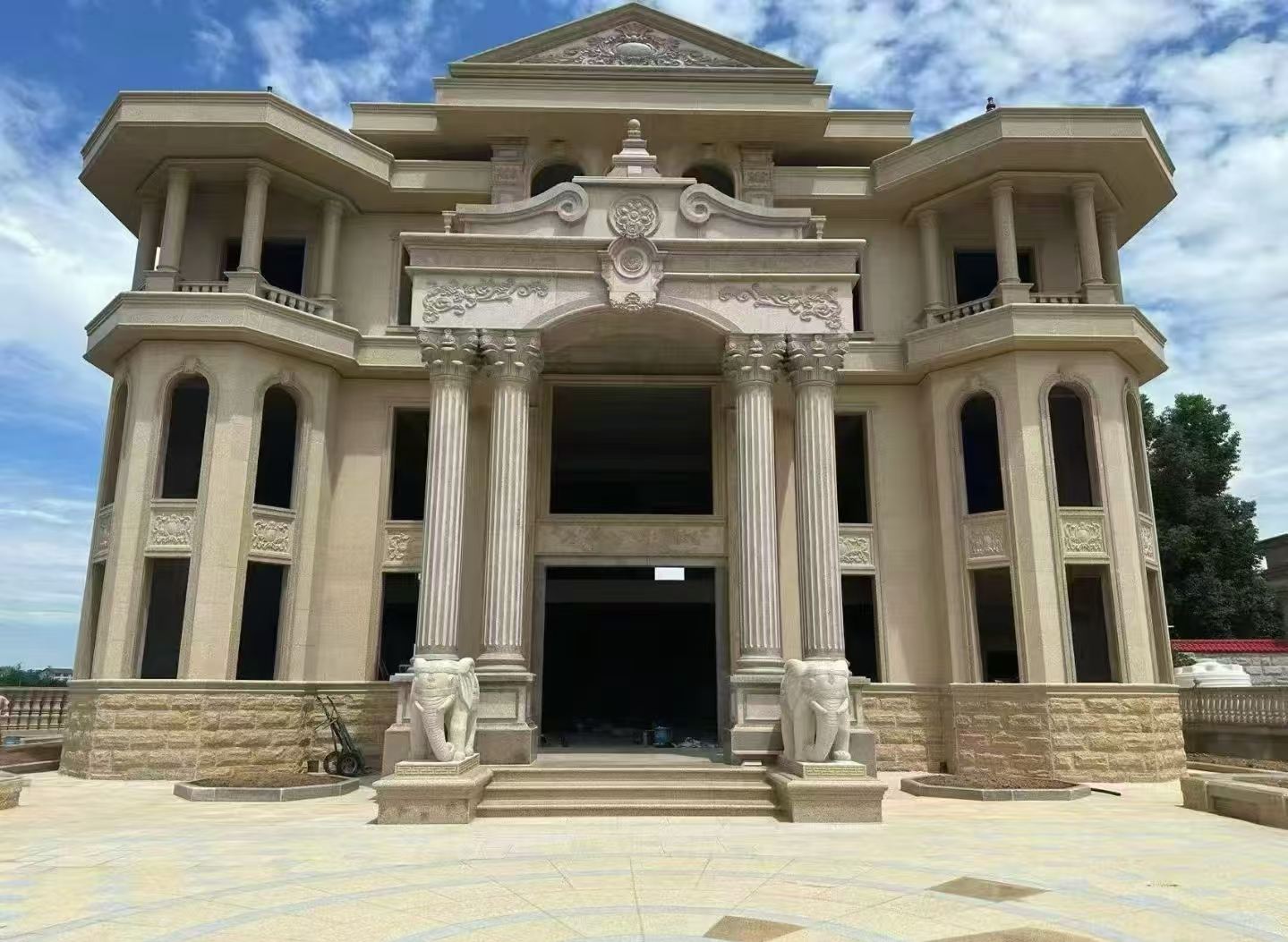 三沙 黄金麻别墅外墙干挂，大柱，大象，蘑菇石，雕花板