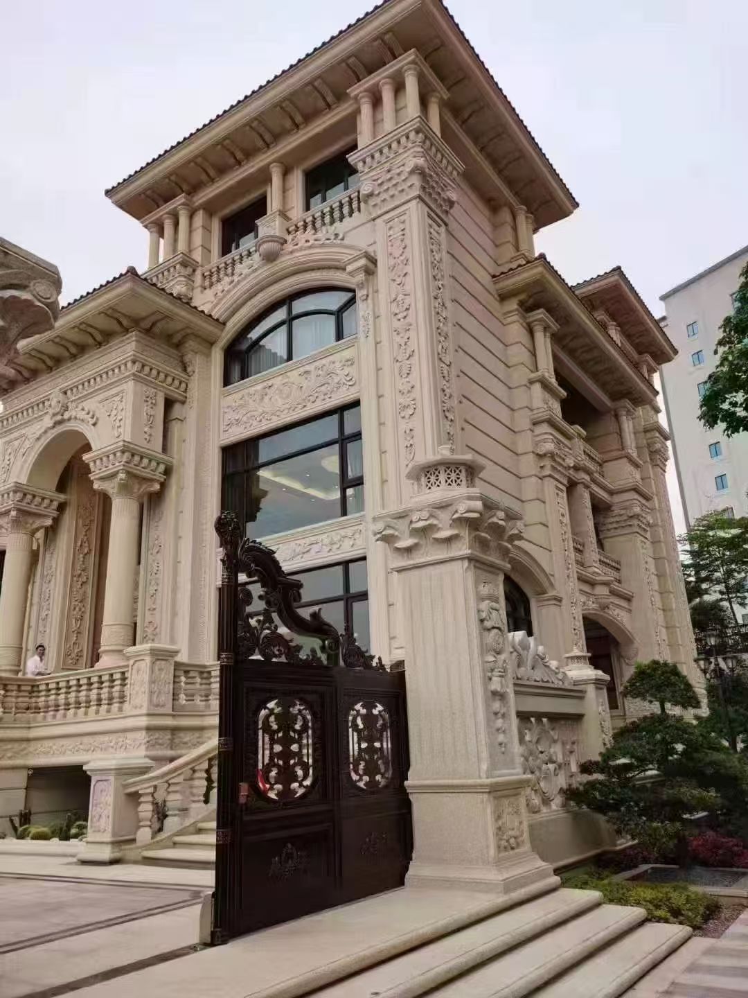 三沙 黄金麻花岗岩别墅外墙干挂效果展示