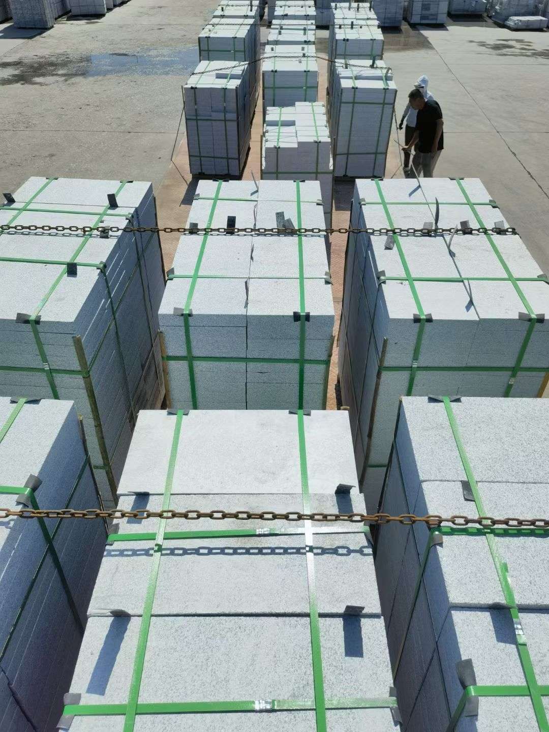 三沙 芝麻白花岗岩5公分地铺石 花岗岩厂家工厂装车日常